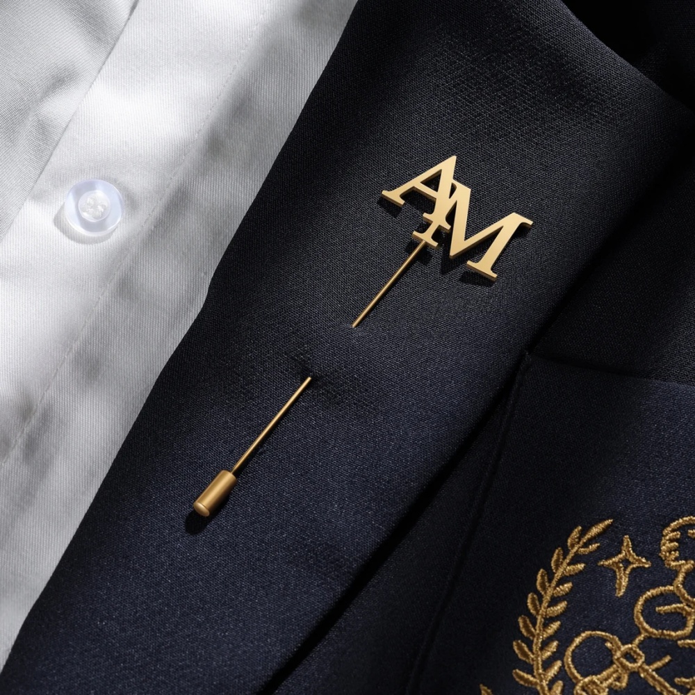 Embroidery Names - Spilla con Iniziali Personalizzate da Uomo