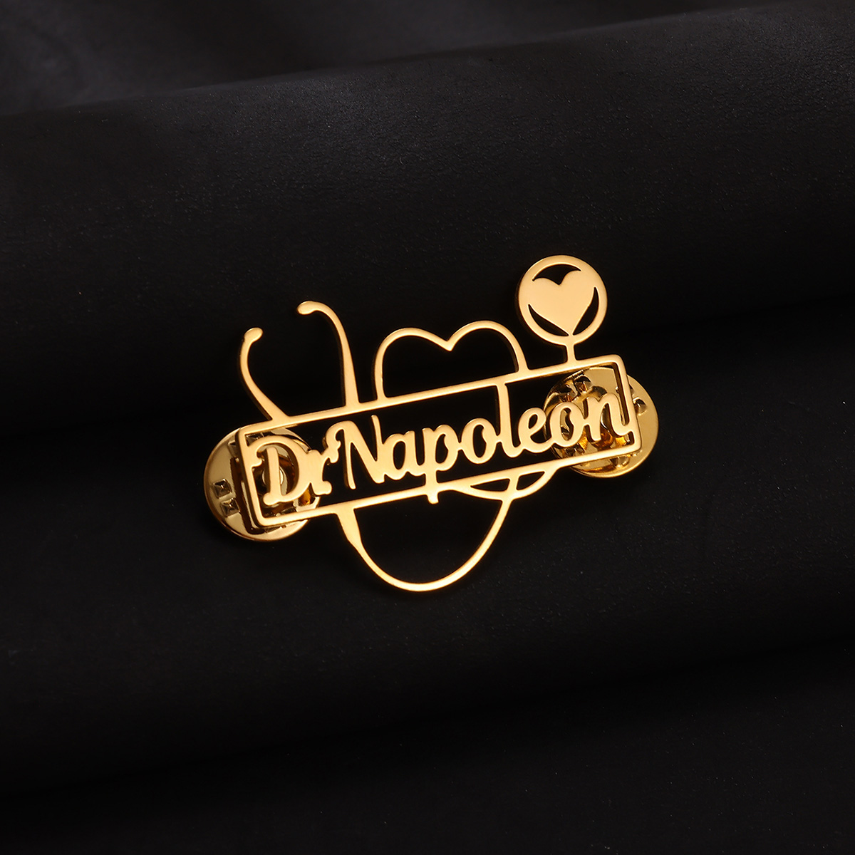 Spilla con stetoscopio persona - Embroidery Names recensione e prezzo
