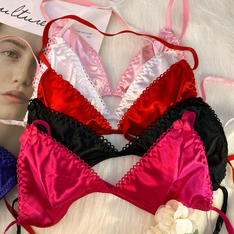 Set di reggiseno a triangolo e - Embroidery Names recensione e prezzo