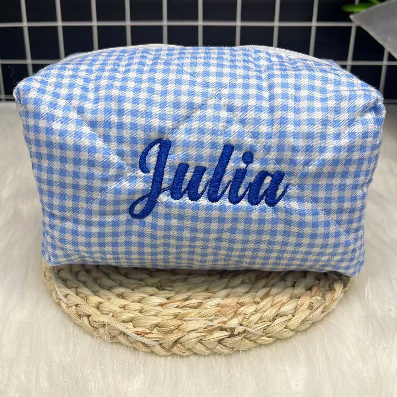 Borsa per cosmetici a righe di - Embroidery Names recensione e prezzo